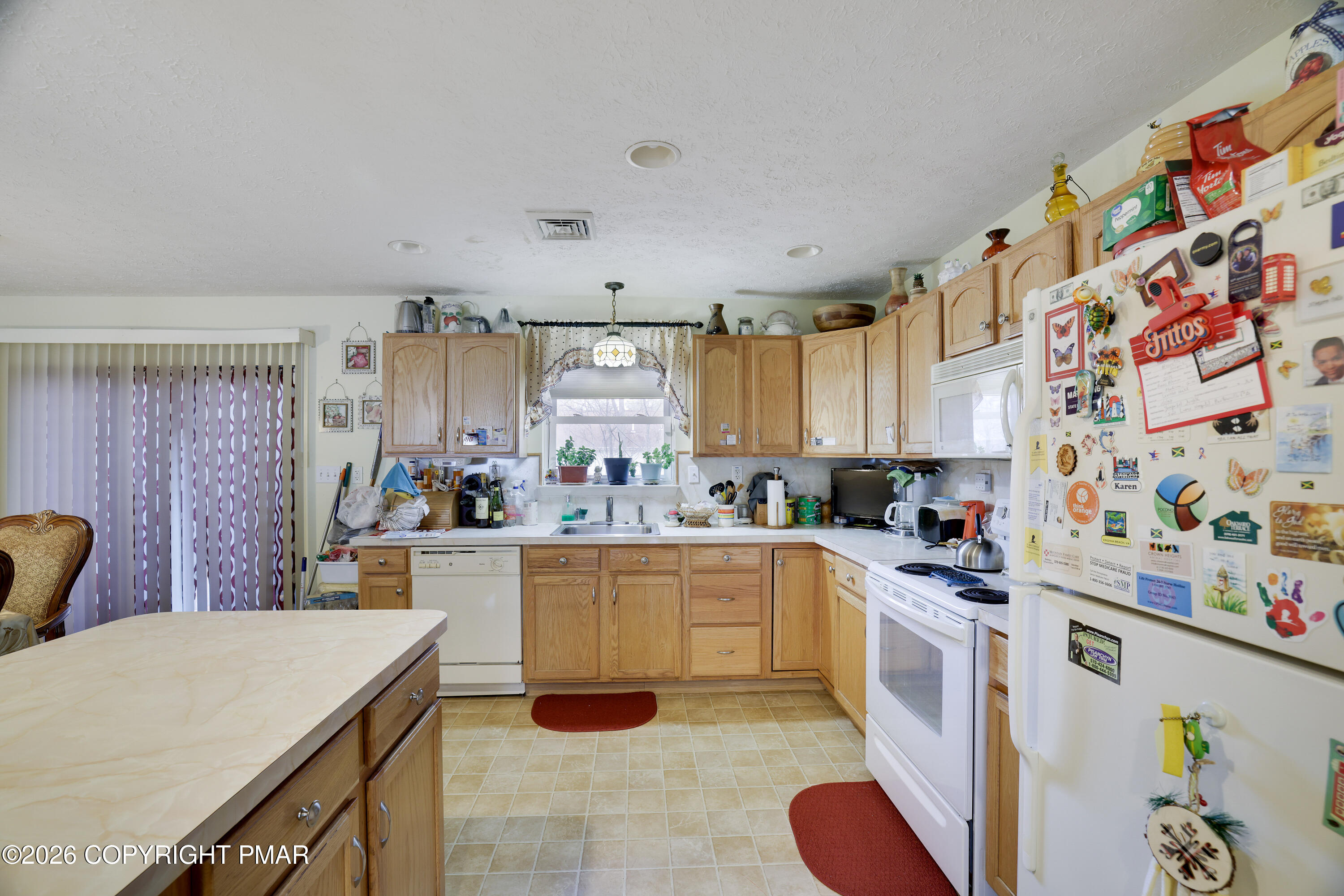 2137 Freedom Way Pocono Summit, PA 18346 - Photo 4 of 71 31-RBP53861