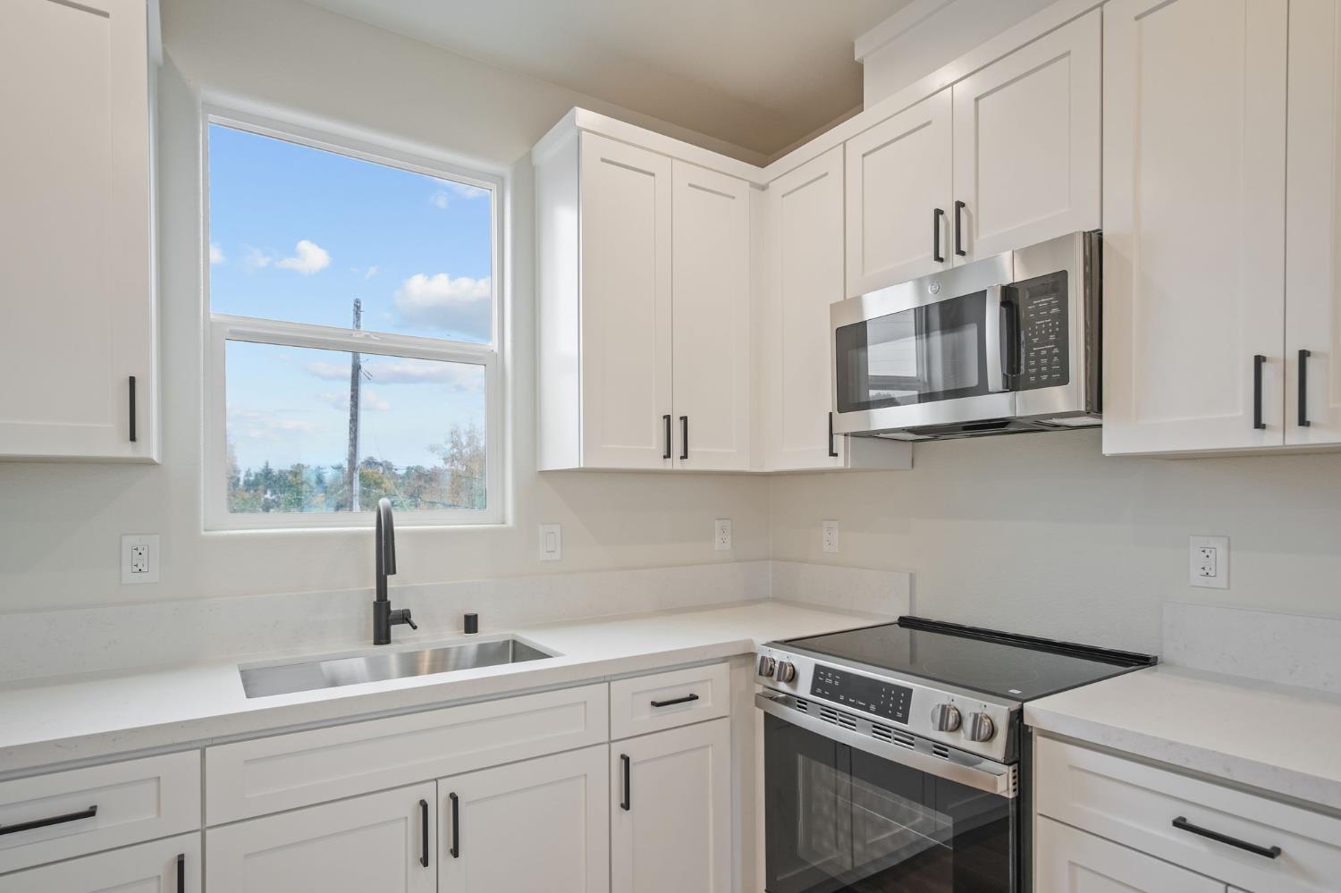 243 East E 3rd Street Tracy, CA 95376 - Photo 14 of 29 a kitchen with appliances a sink and cabinets