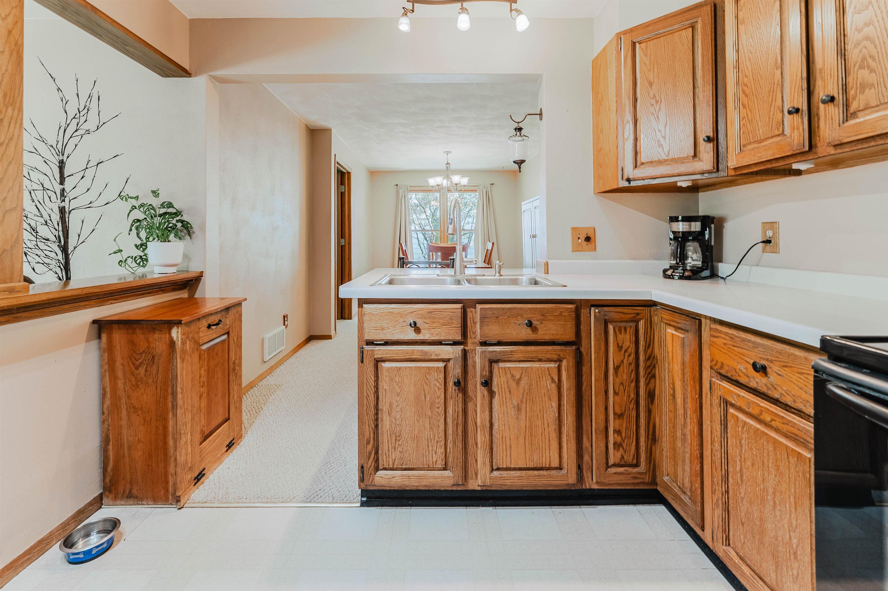 727 South Telulah Avenue Appleton, WI 54915 - Photo 11 of 33