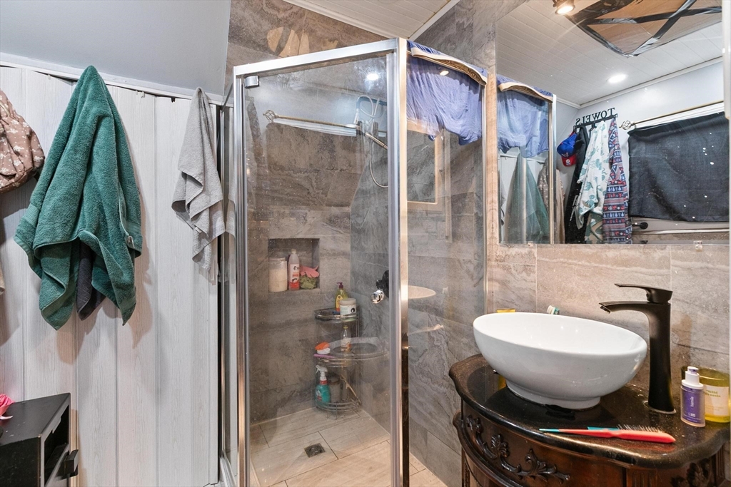 13 Hitchcock Road Worcester, MA 01603 - Photo 12 of 40