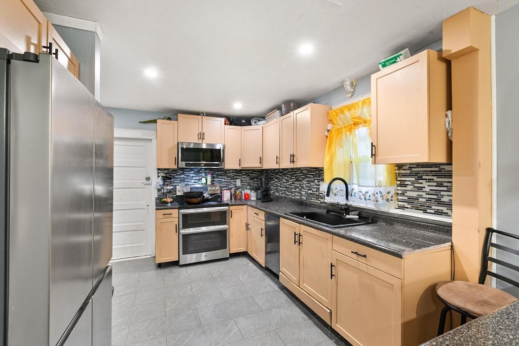 13 Hitchcock Road Worcester, MA 01603 - Photo 5 of 40