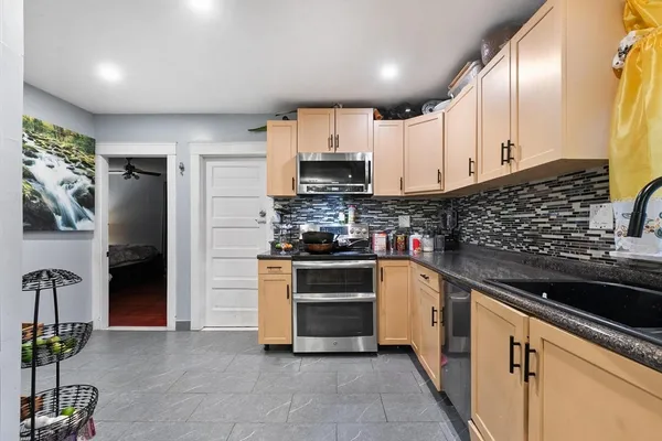 $869,900 | 13 Hitchcock Road, Worcester, MA 01603