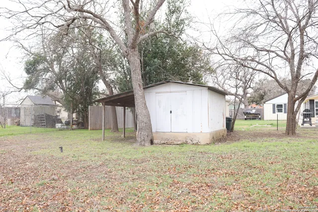 $255,000 | 467 Oak Street, Utopia, TX 78884
