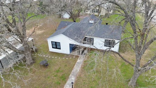 $255,000 | 467 Oak Street, Utopia, TX 78884