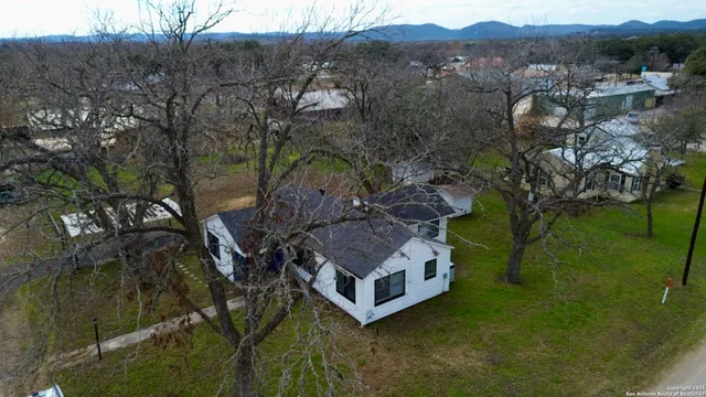 $255,000 | 467 Oak Street, Utopia, TX 78884