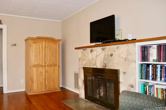 $255,000 | 467 Oak Street, Utopia, TX 78884