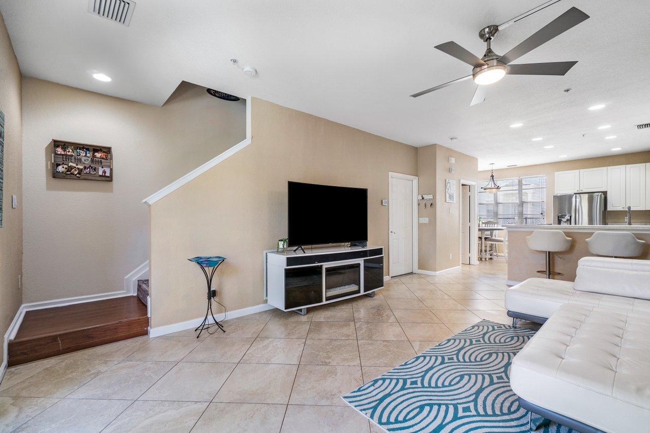 159 Greenwich Circle Jupiter, FL 33458 - Photo 12 of 30 011-159GreenwichCircle-Jupiter-FL-33458-