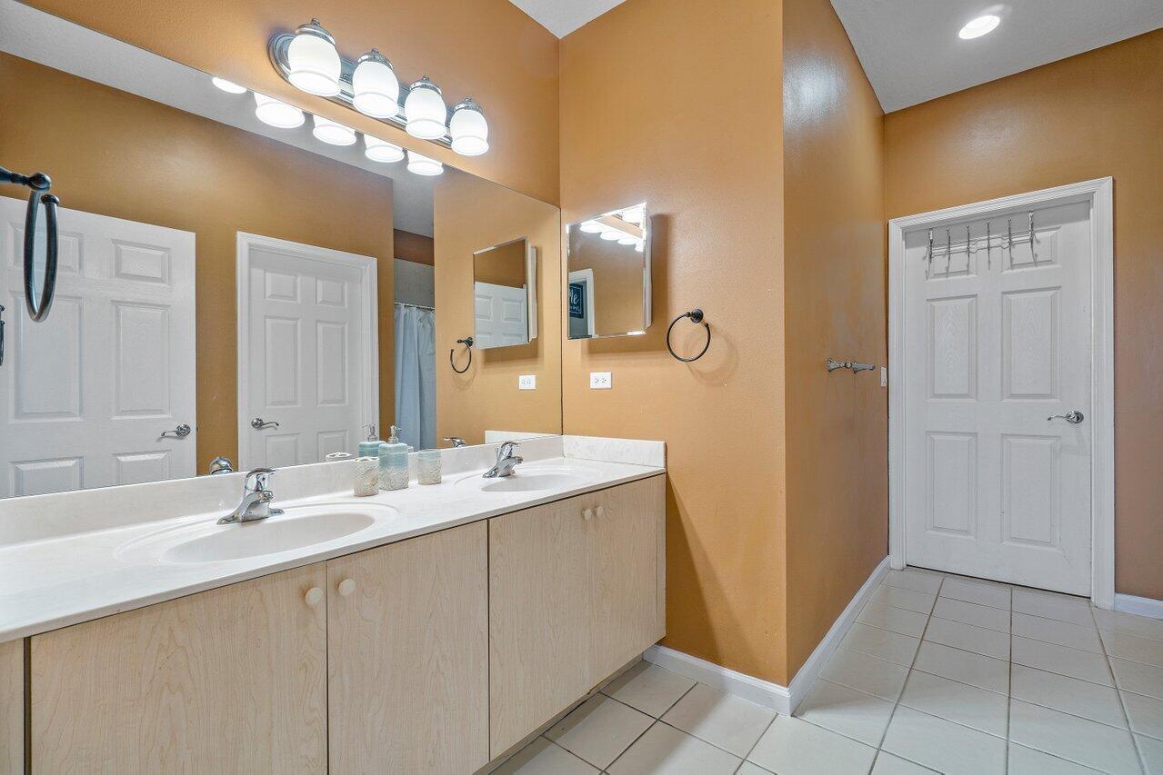 159 Greenwich Circle Jupiter, FL 33458 - Photo 17 of 30 Owners Bathroom