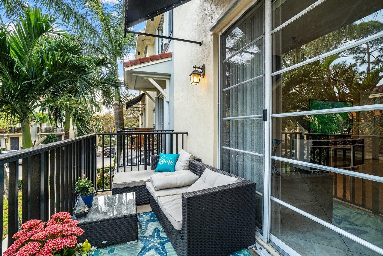 159 Greenwich Circle Jupiter, FL 33458 - Photo 23 of 30 025-159GreenwichCircle-Jupiter-FL-33458-