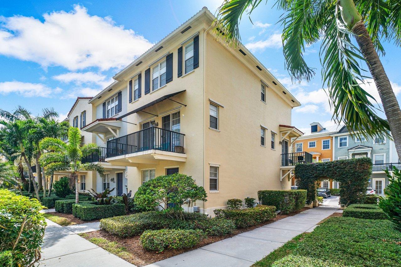 159 Greenwich Circle Jupiter, FL 33458 - Photo 3 of 30 002-159GreenwichCircle-Jupiter-FL-33458-