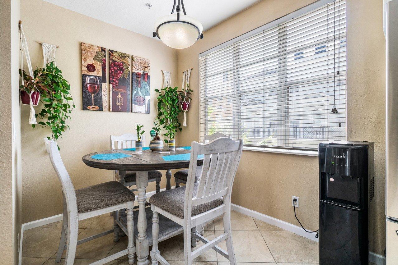 159 Greenwich Circle Jupiter, FL 33458 - Photo 10 of 30 Dining Room