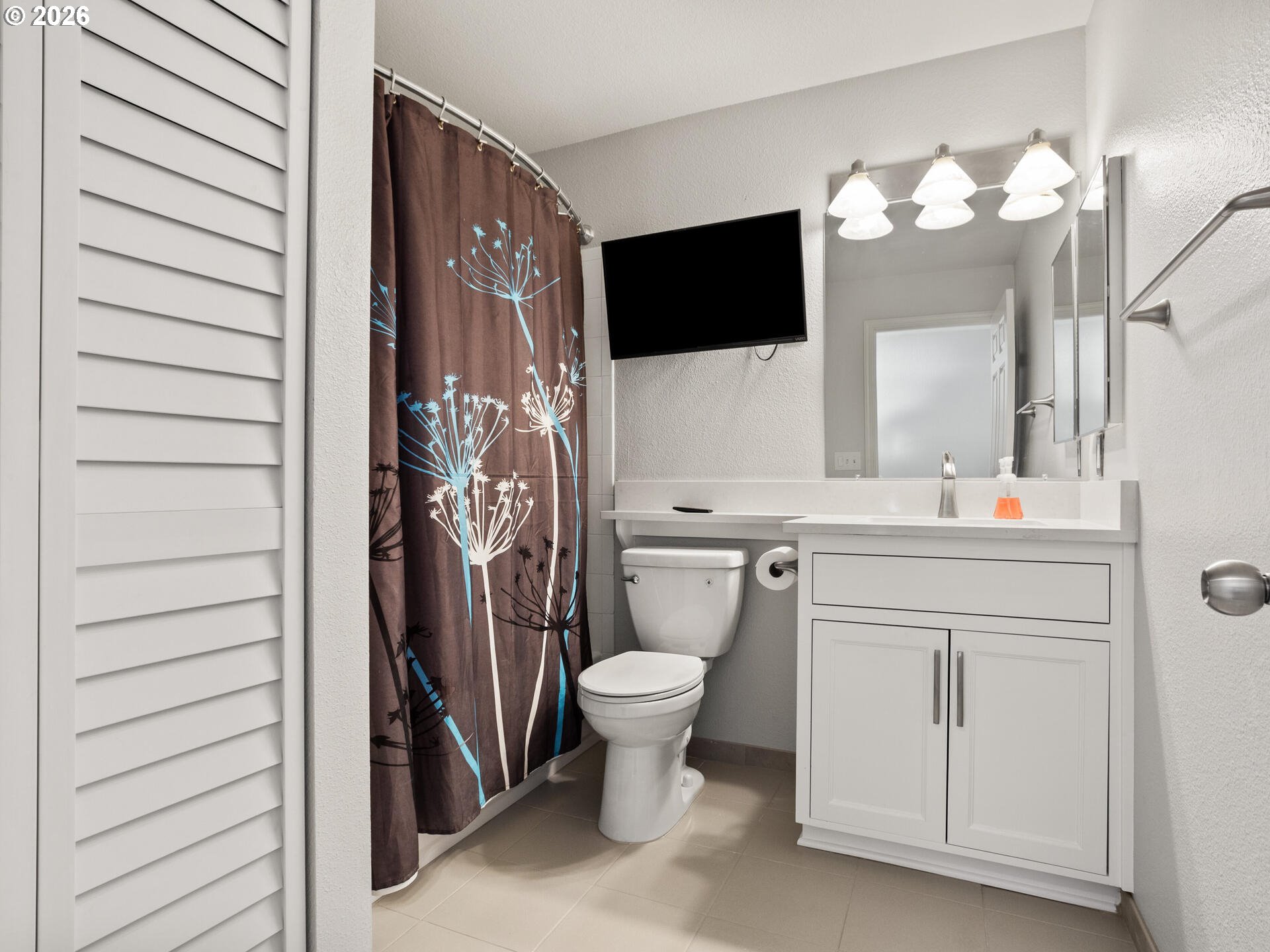 758 Southeast Fairwinds Loop Vancouver, WA 98661 - Photo 18 of 30 a bathroom with a toilet sink and mirror