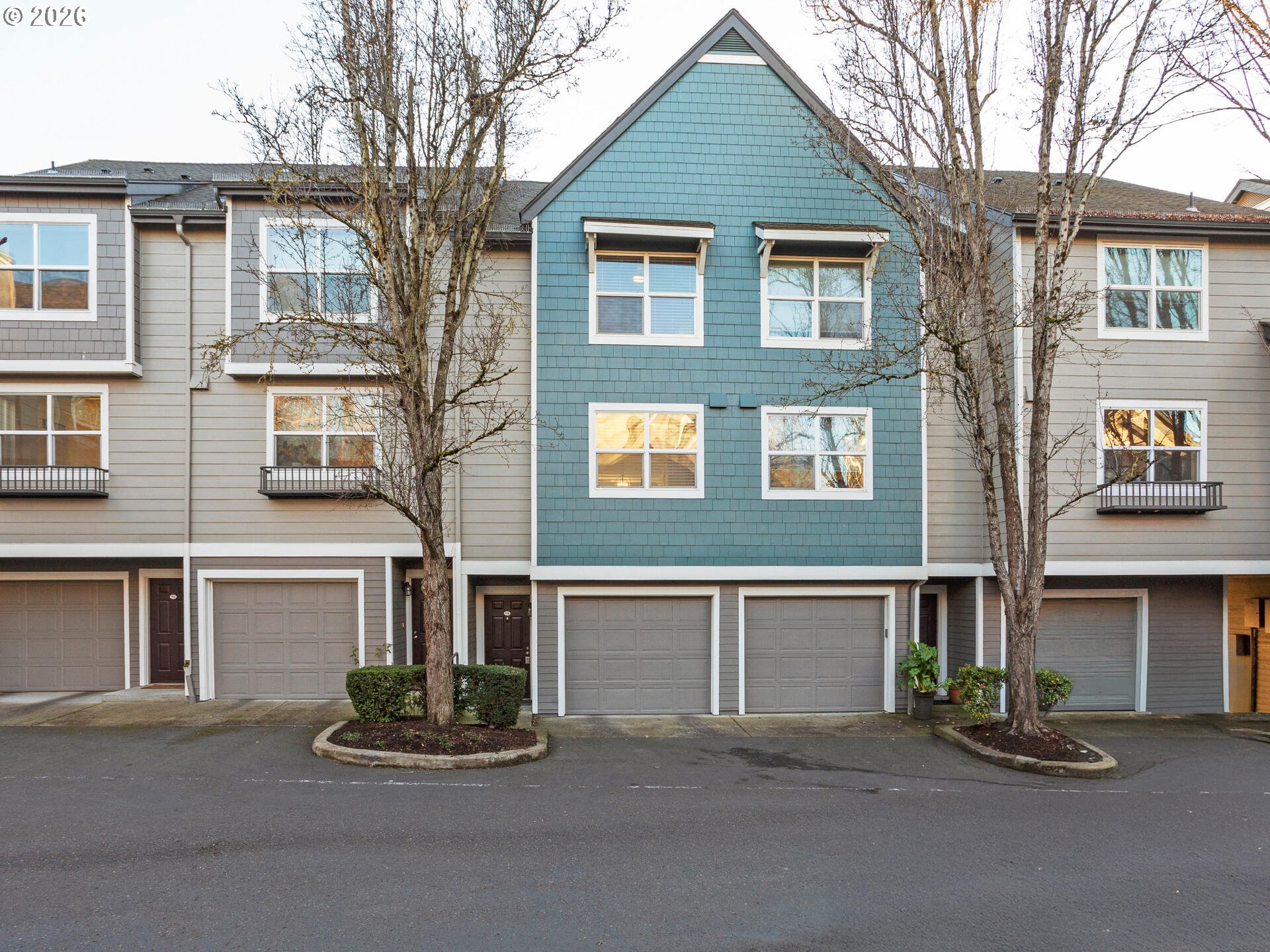 758 Southeast Fairwinds Loop Vancouver, WA 98661 - Photo 21 of 30 front view of a house with a yard