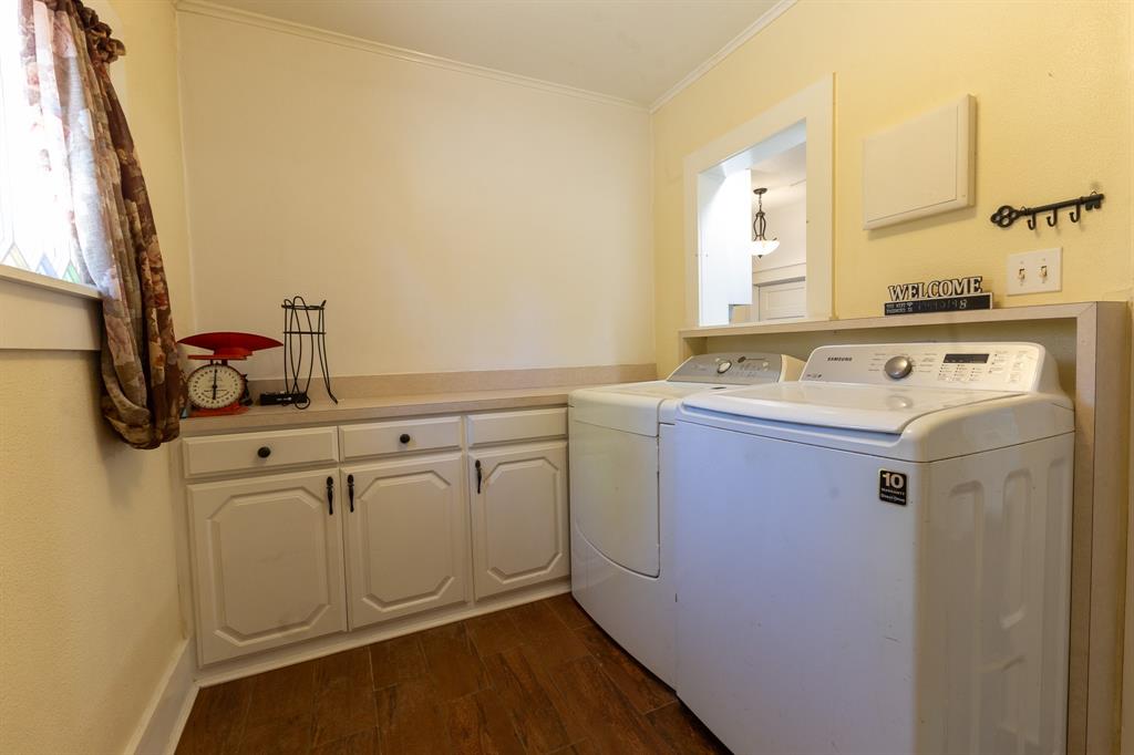 1115 Austin Street Coleman, TX 76834 - Photo 26 of 40 a utility room with dryer and washer