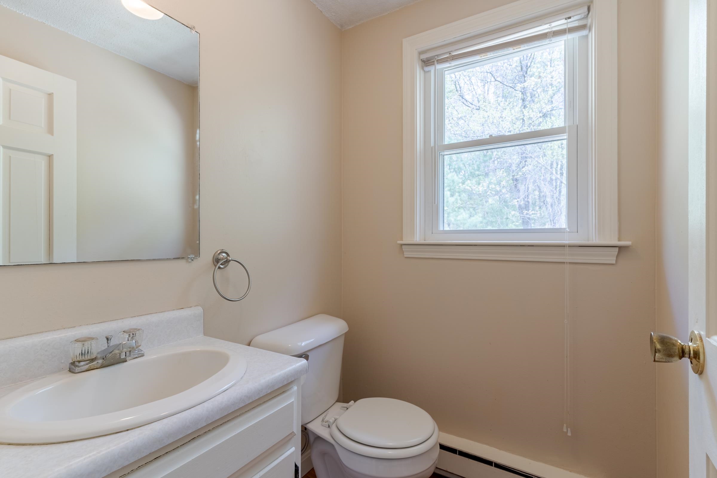 206 Hampstead Road Derry, NH 03038 - Photo 20 of 24