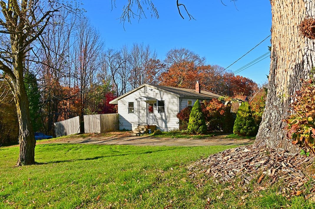 138 Saltmarsh Pond Road Gilford, NH 03249 - Photo 2 of 36 Gallery Image 2
