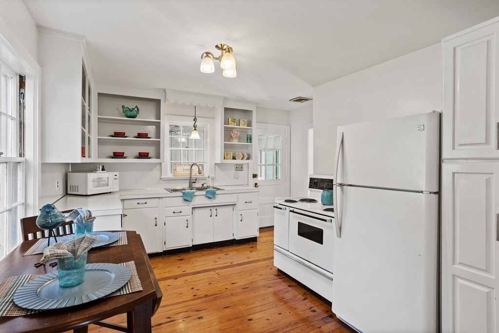 510 Lexington Road Concord, MA 01742 - Photo 6 of 28