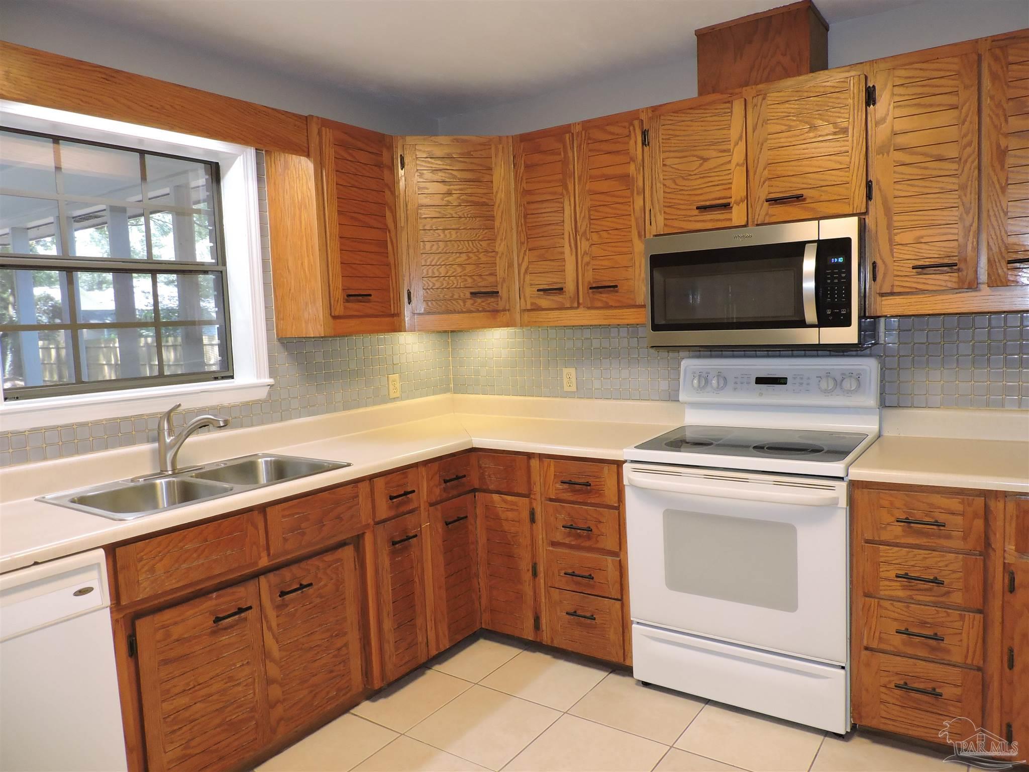 5261 Rowe Trail Pace, FL 32571 - Photo 14 of 32 Gallery Image 14