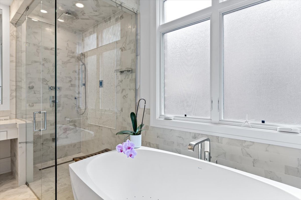 2138 North Seminary Avenue Chicago, IL 60614 - Photo 38 of 76 a bathroom with a tub and a sink