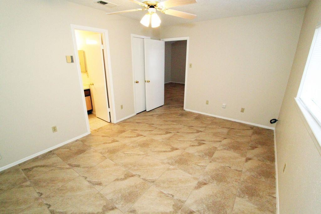 4627 Tealgate Drive Spring, TX 77373 - Photo 5 of 7 an empty room with closet and a chandelier fan