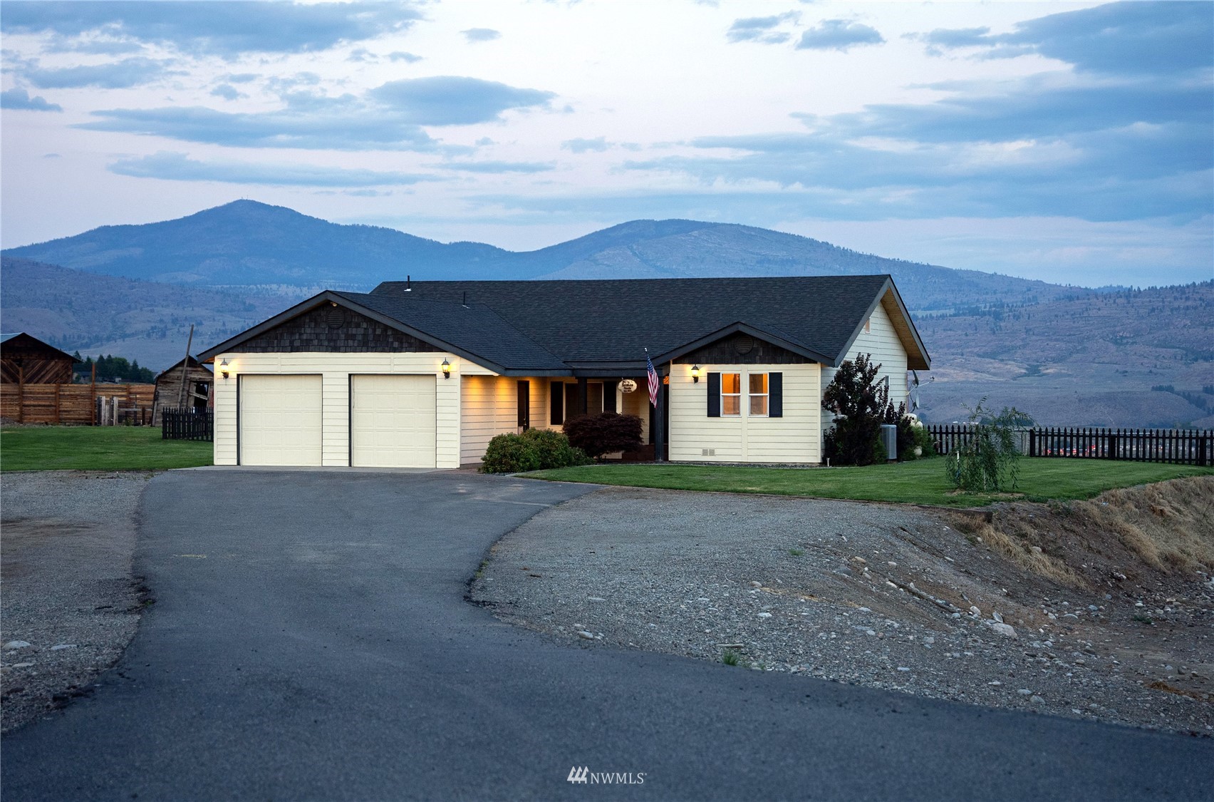 48 Duck Lake Road Omak, WA 98841 - Photo 2 of 40
