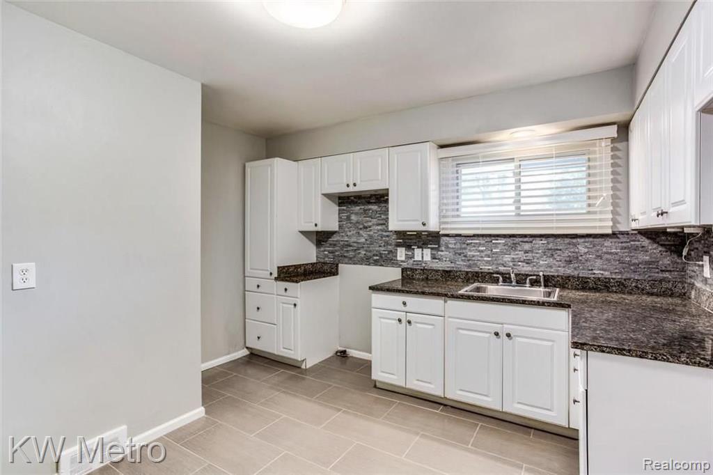 29532 Fall River Road Southfield, MI 48076 - Photo 6 of 17