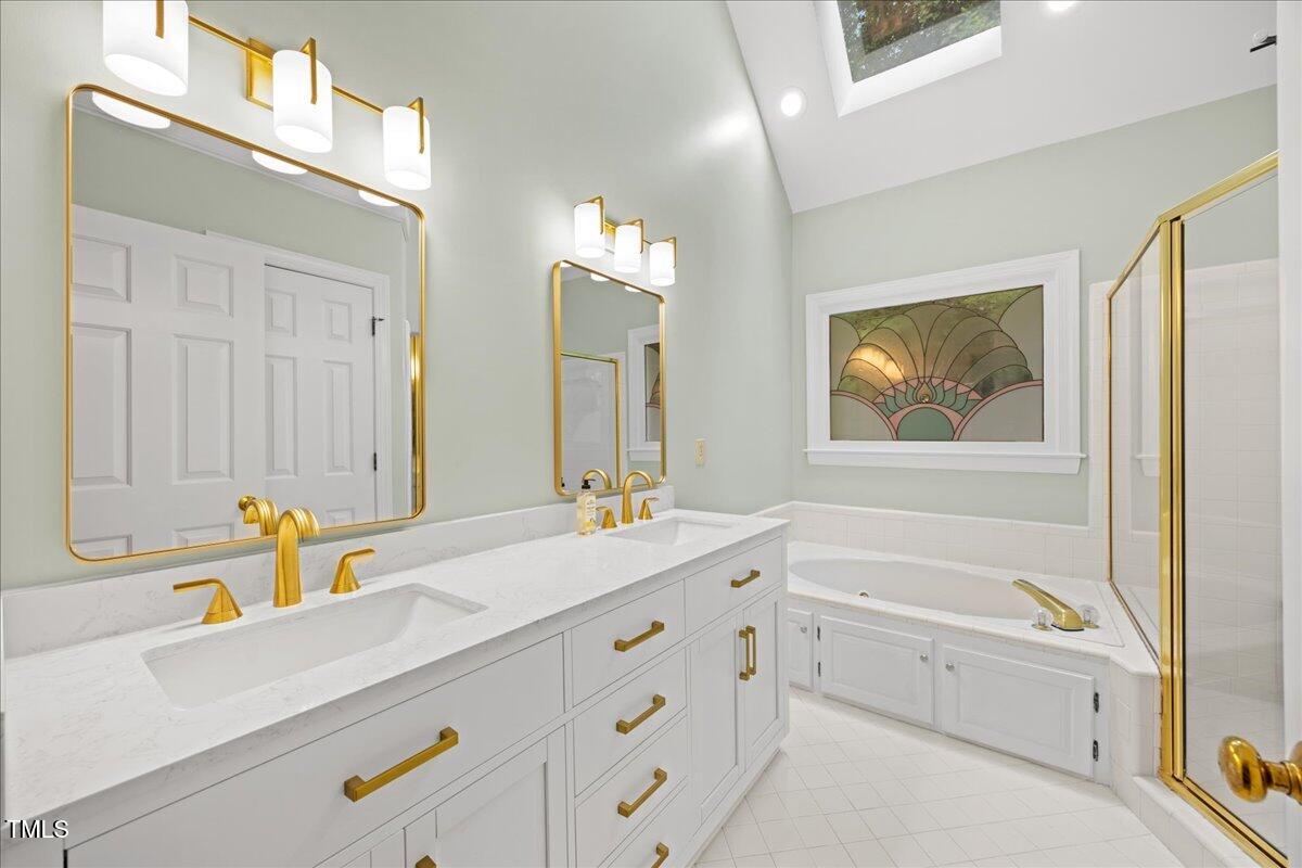 7808 Sandy Bottom Way Raleigh, NC 27613 - Photo 21 of 41 Owner's Bathroom
