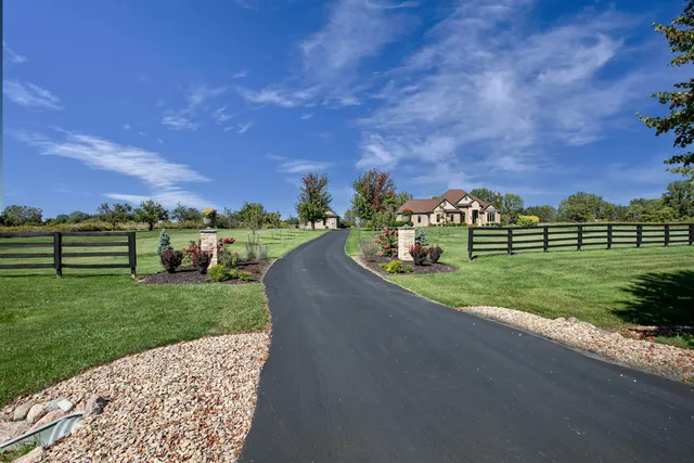$1,250,000 | W3552 Equestrian Trail, Appleton, WI 54913