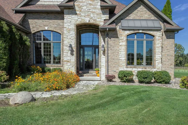 $1,250,000 | W3552 Equestrian Trail, Appleton, WI 54913