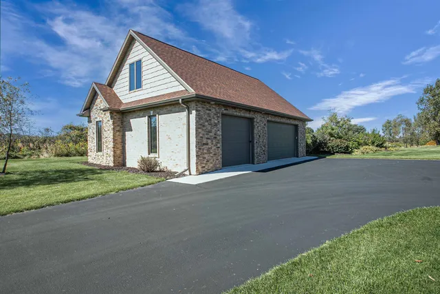 $1,250,000 | W3552 Equestrian Trail, Appleton, WI 54913