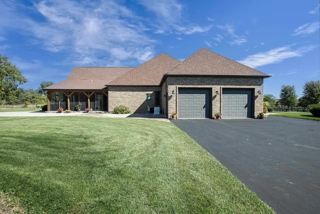 $1,250,000 | W3552 Equestrian Trail, Appleton, WI 54913