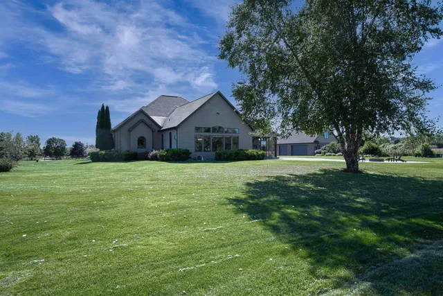 $1,250,000 | W3552 Equestrian Trail, Appleton, WI 54913