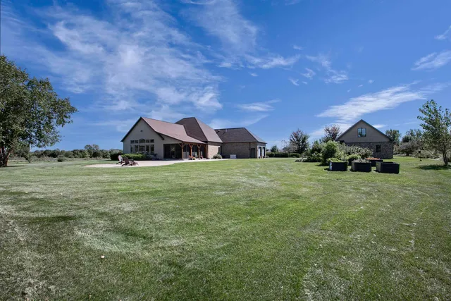 $1,250,000 | W3552 Equestrian Trail, Appleton, WI 54913