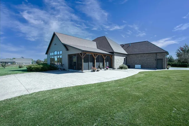 $1,250,000 | W3552 Equestrian Trail, Appleton, WI 54913
