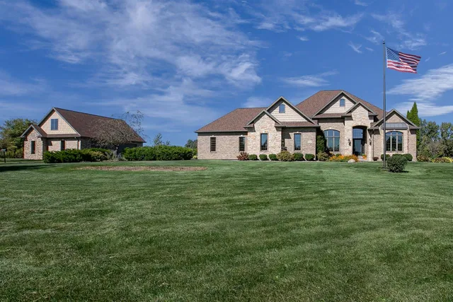 $1,250,000 | W3552 Equestrian Trail, Appleton, WI 54913