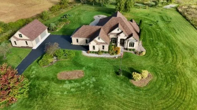 $1,250,000 | W3552 Equestrian Trail, Appleton, WI 54913