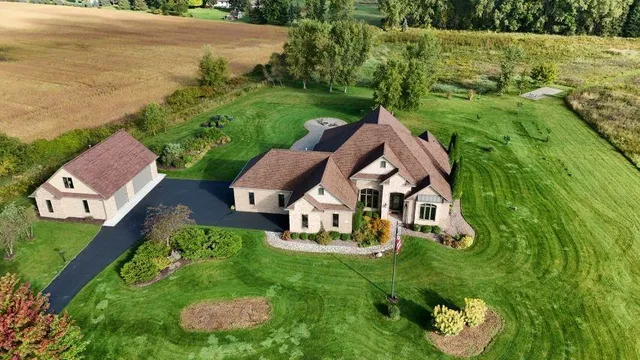 $1,250,000 | W3552 Equestrian Trail, Appleton, WI 54913