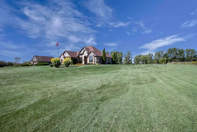 $1,250,000 | W3552 Equestrian Trail, Appleton, WI 54913