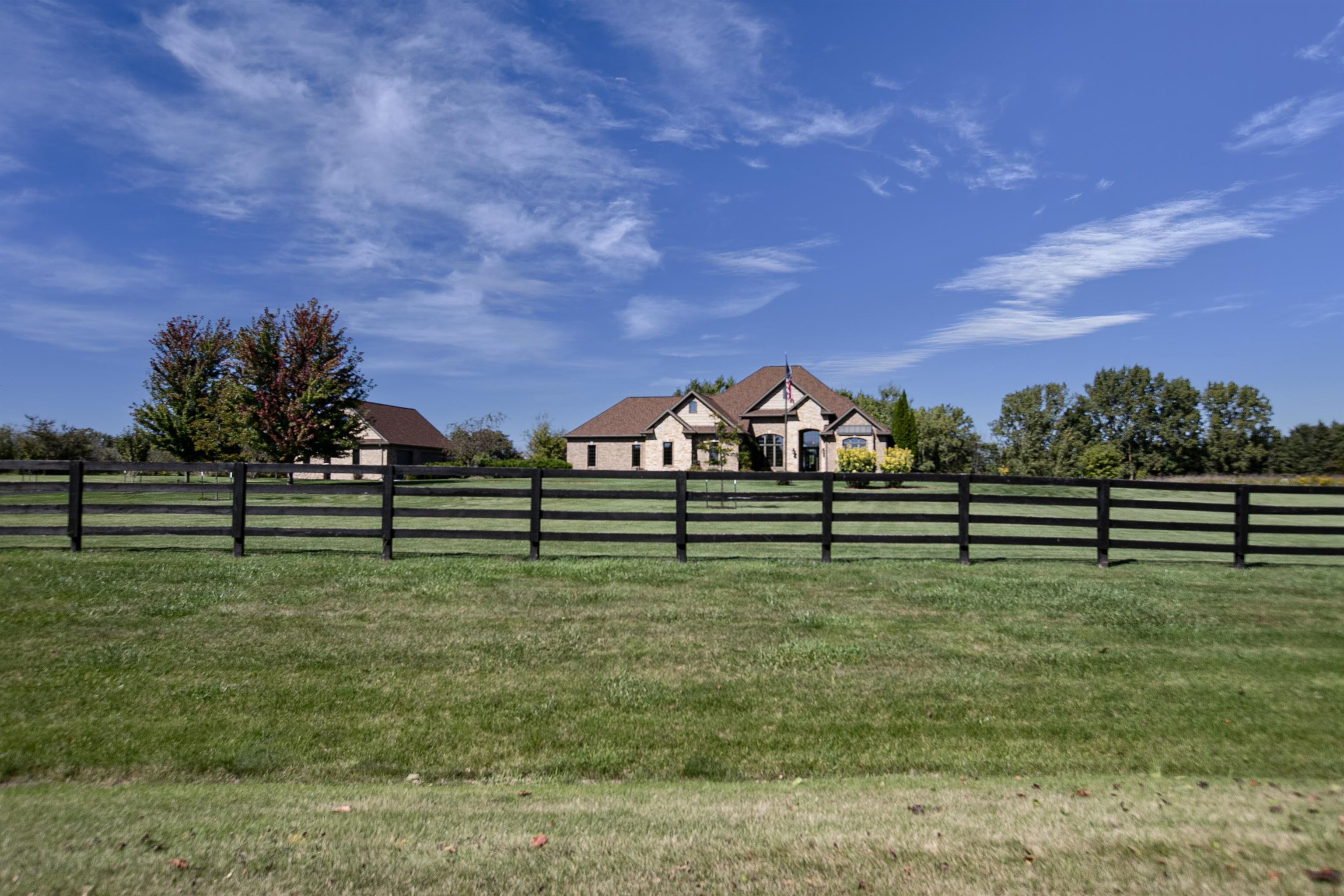 W3552 Equestrian Trail Appleton, WI 54913 - Photo 10 of 58