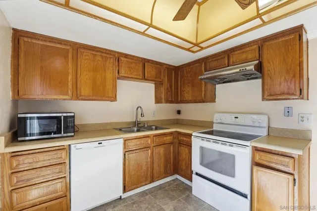 $450,000 | 1585 Stone Edge Circle, El Cajon, CA 92021