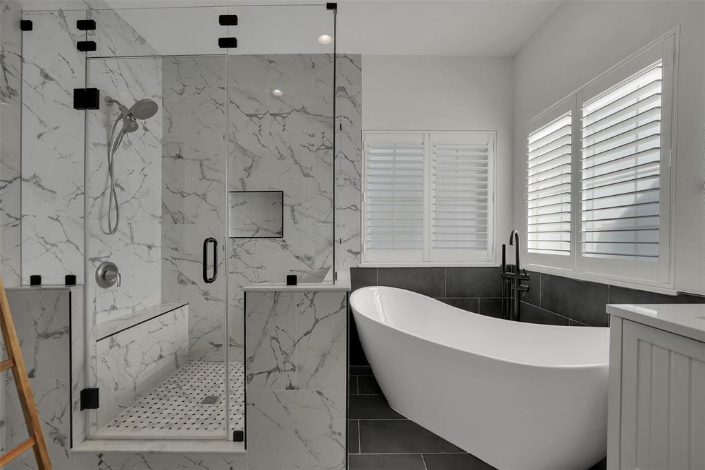 1690 Lynn Lane Lucas, TX 75002 - Photo 21 of 40 a view of a bathtub in a bathroom