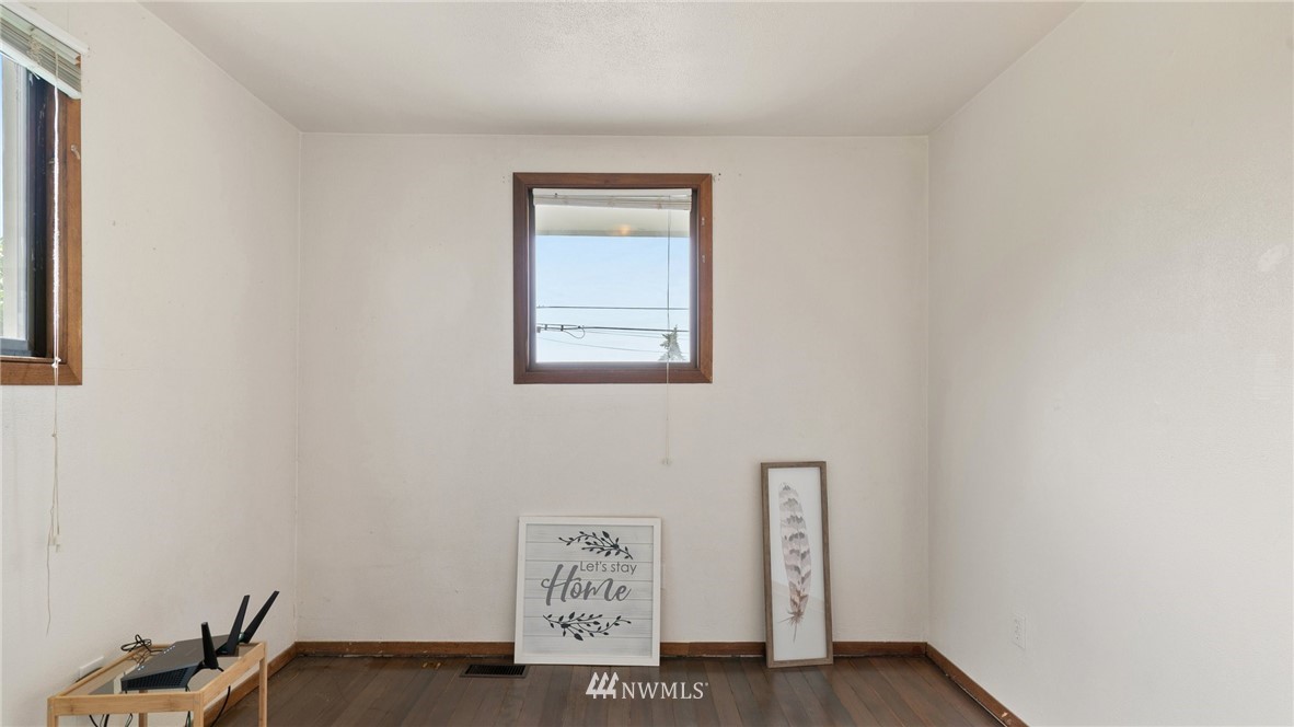 508 Southwest 3rd Place Renton, WA 98057 - Photo 16 of 23 a view of an empty room with wall painting