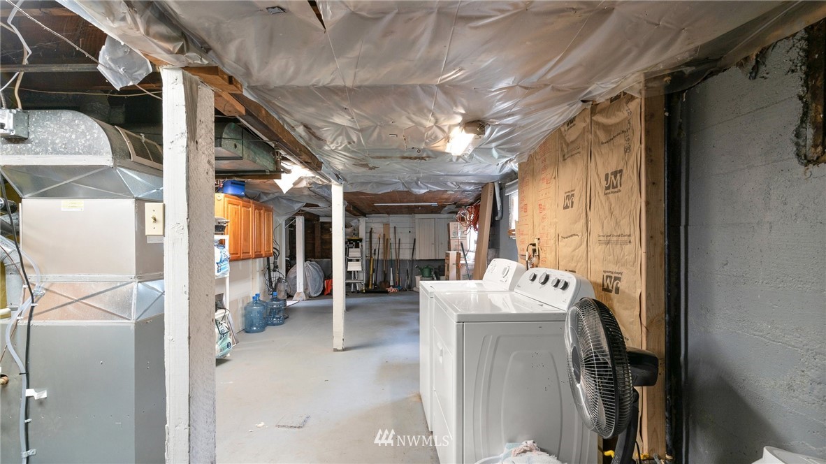 508 Southwest 3rd Place Renton, WA 98057 - Photo 17 of 23 a utility room with dryer and washer