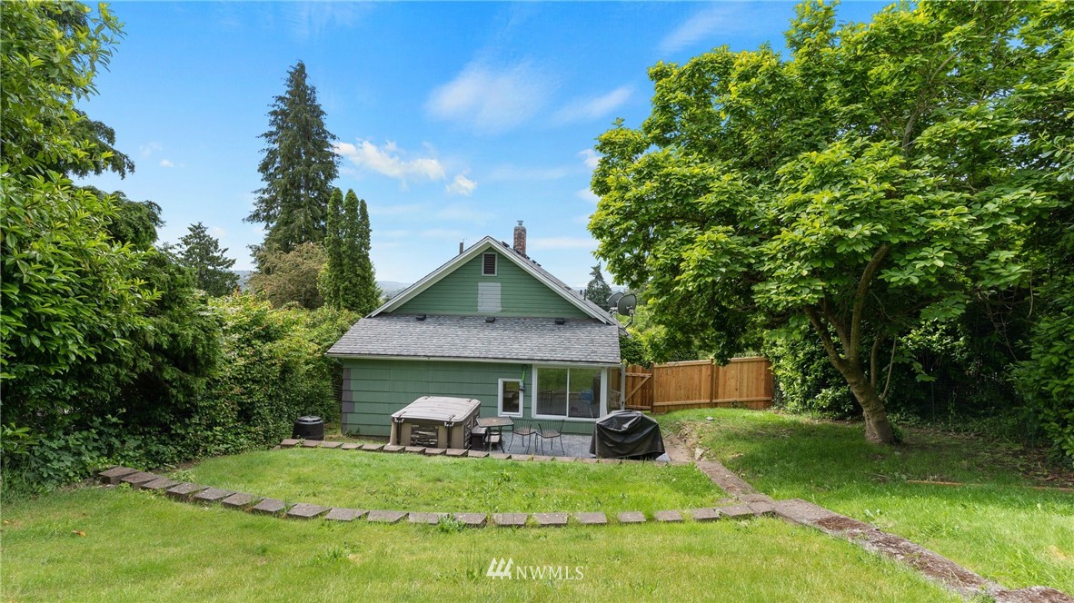508 Southwest 3rd Place Renton, WA 98057 - Photo 22 of 23 a front view of a house with garden