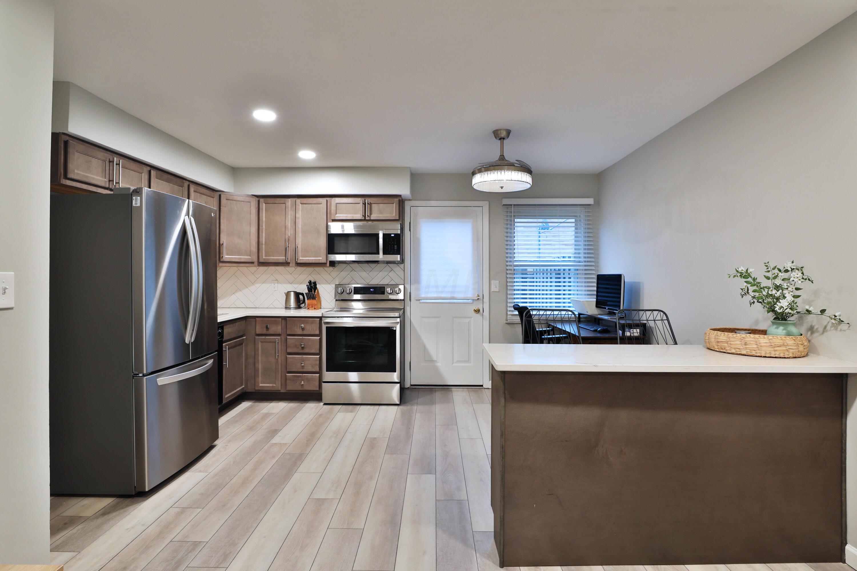 5720 Beechcroft Road, Unit D Columbus, OH 43229 - Photo 5 of 33 5720-Beechcroft-UnitD-06