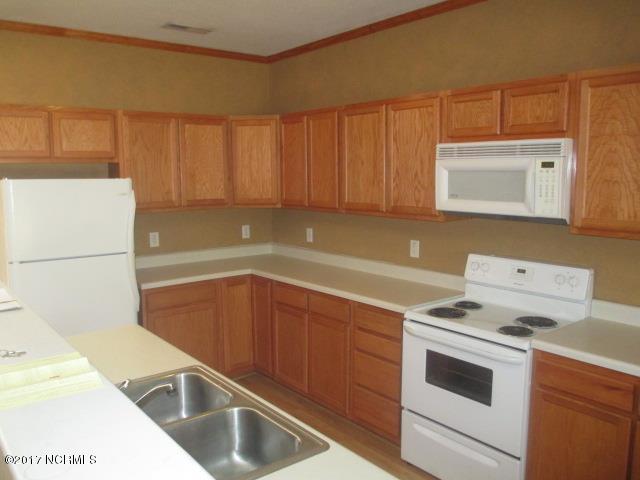 213 Portland Place Hubert, NC 28539 - Photo 5 of 9 213 Portland Pl - Kitchen