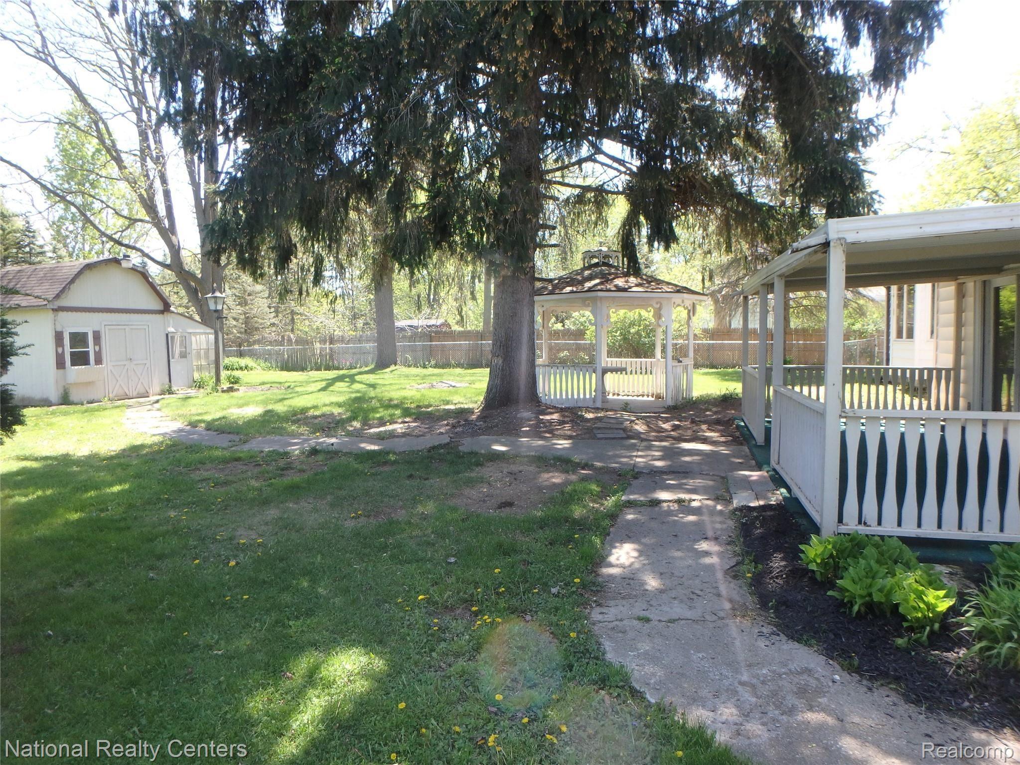 1345 Roat Court Burton, MI 48509 - Photo 12 of 14 P5141128 (2).JPG