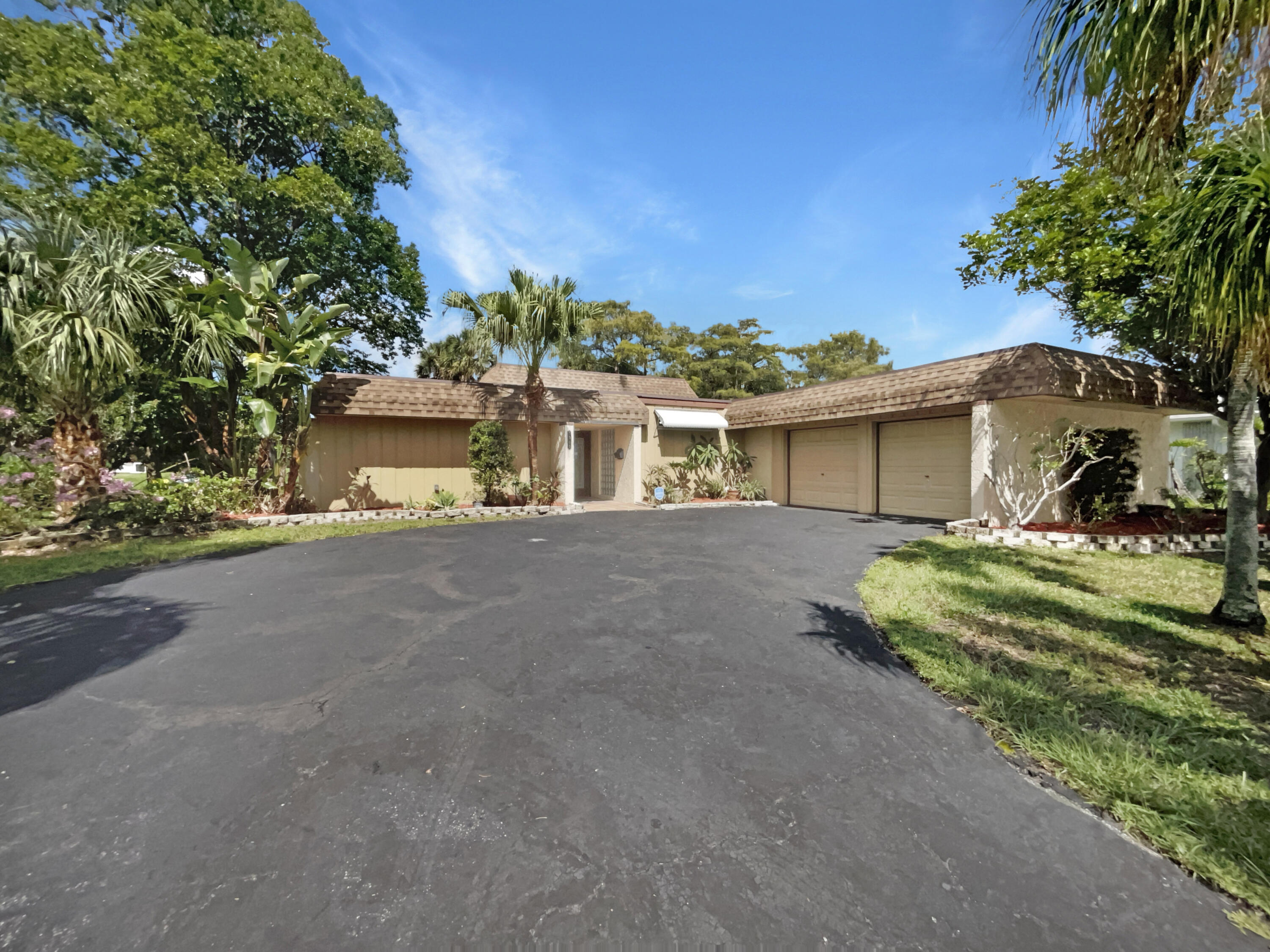 5005 North Travelers Palm Ln  