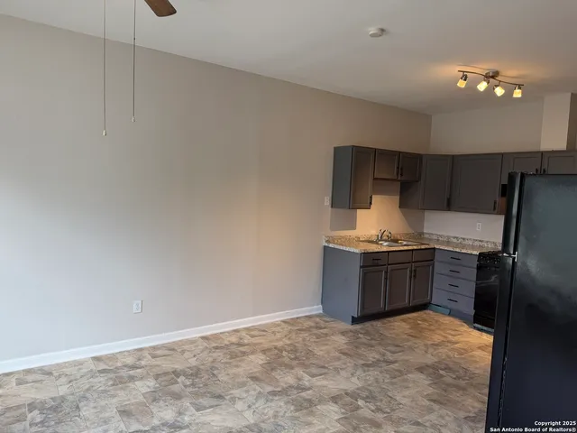 $995 | 319 Harding Place, Unit 1, San Antonio, TX 78203