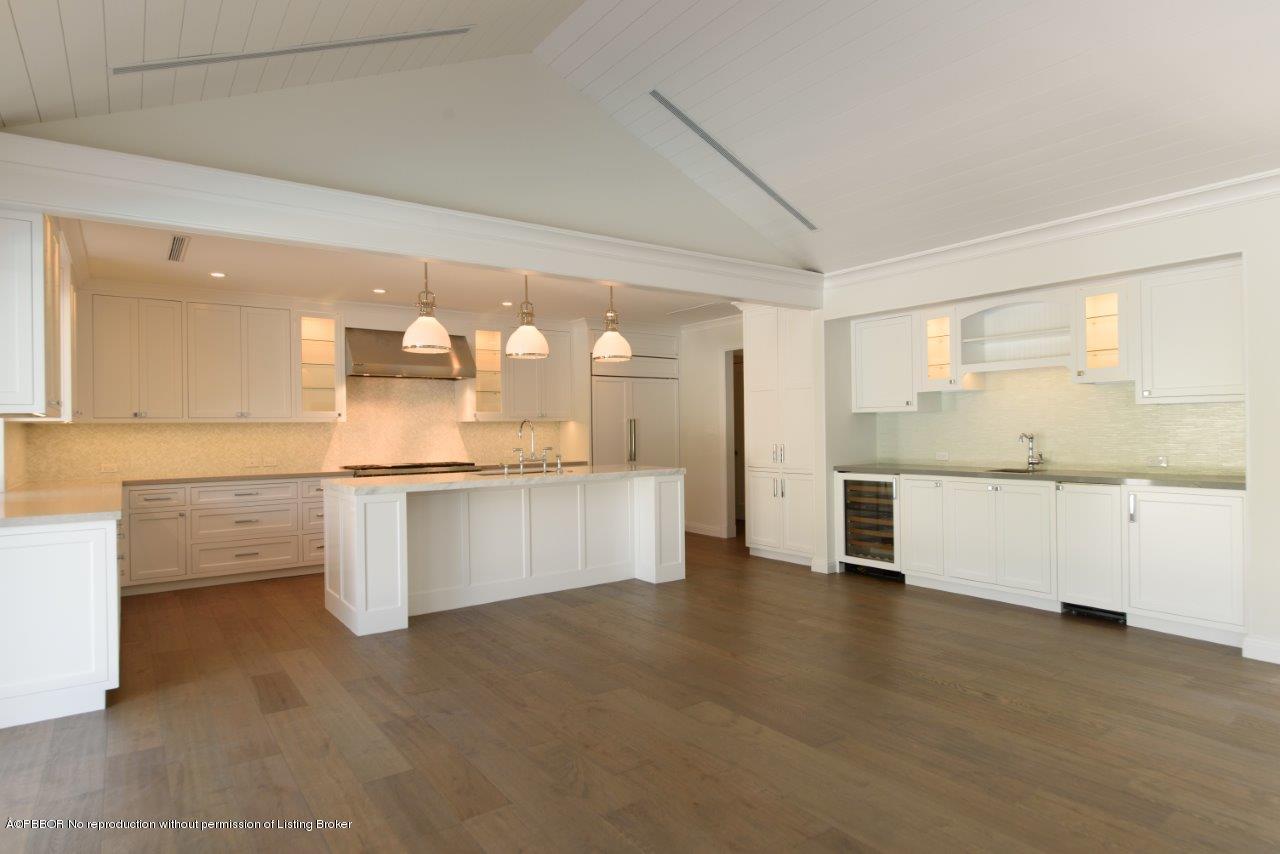 211 Caribbean Road Palm Beach, FL 33480 - Photo 5 of 24 Kitchen and Bar